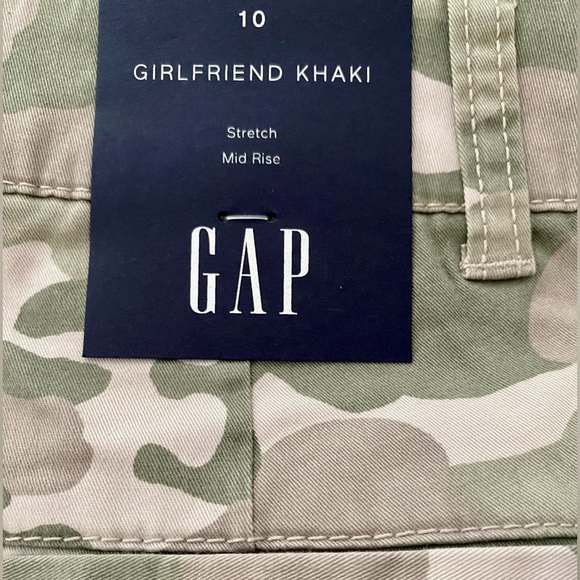 NWT Women’s Gap Girlfriend Khaki Pants - Picture 7 of 8